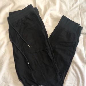 Aritzia cargo joggers